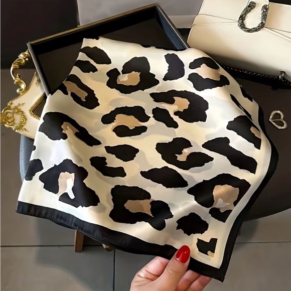 Elegant  Scarf - Picture 2 of 3